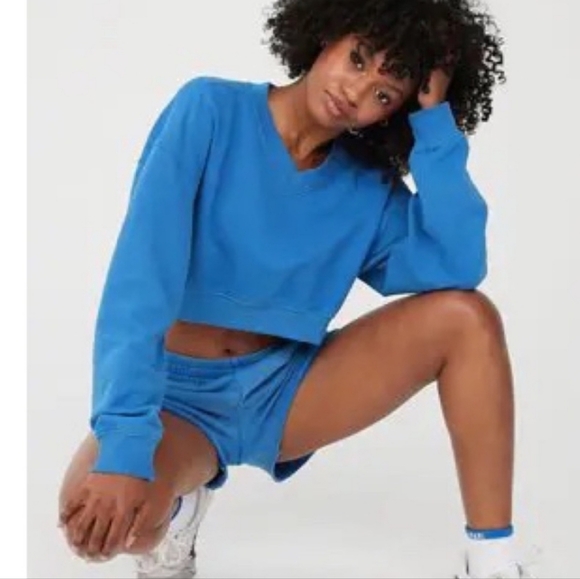 OFFLINE By Aerie Throw Back Cropped V Neck Sweatshirt Small Cobalt Blue - Picture 3 of 13